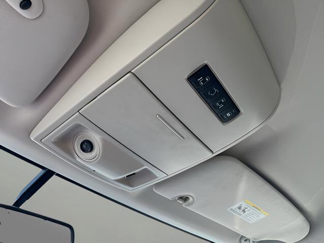 Used 2013 Volkswagen Routan SE image 23