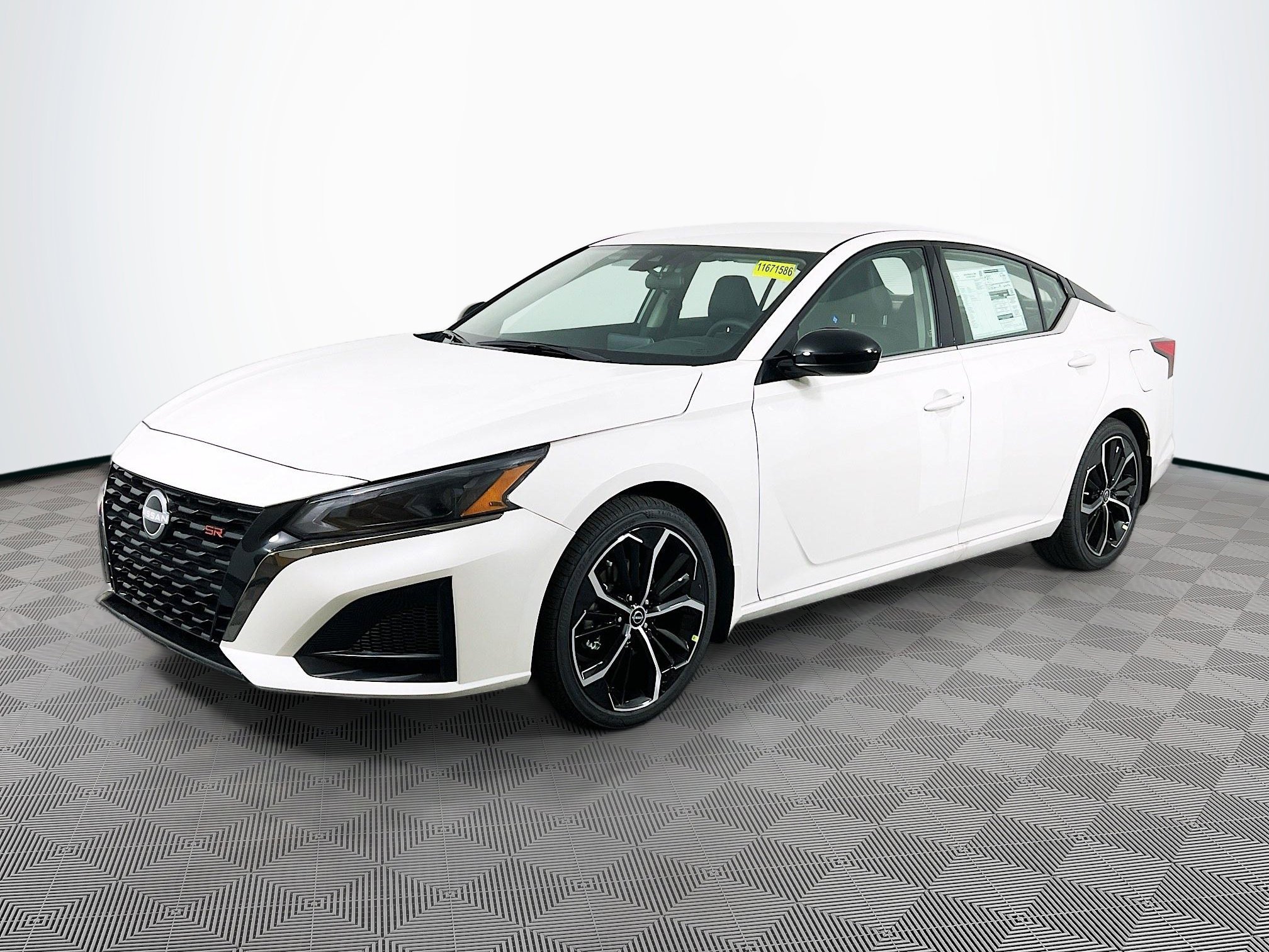 New 2025 Nissan Altima 2.5 SR image 2