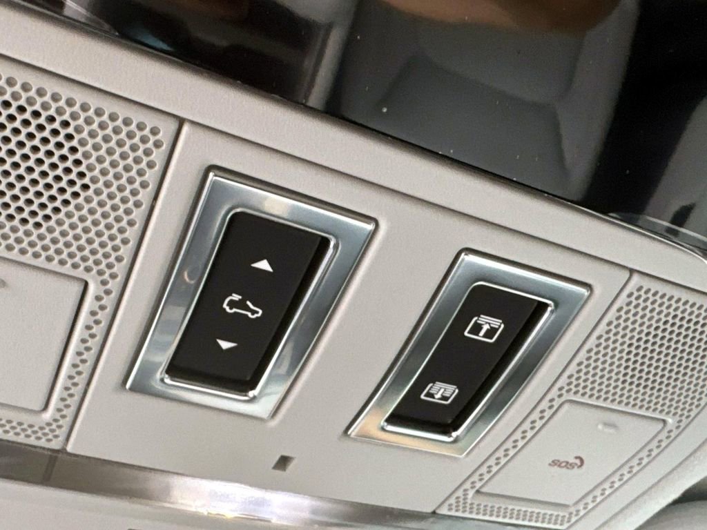 New 2025 Land Rover Defender 110 V8 image 24