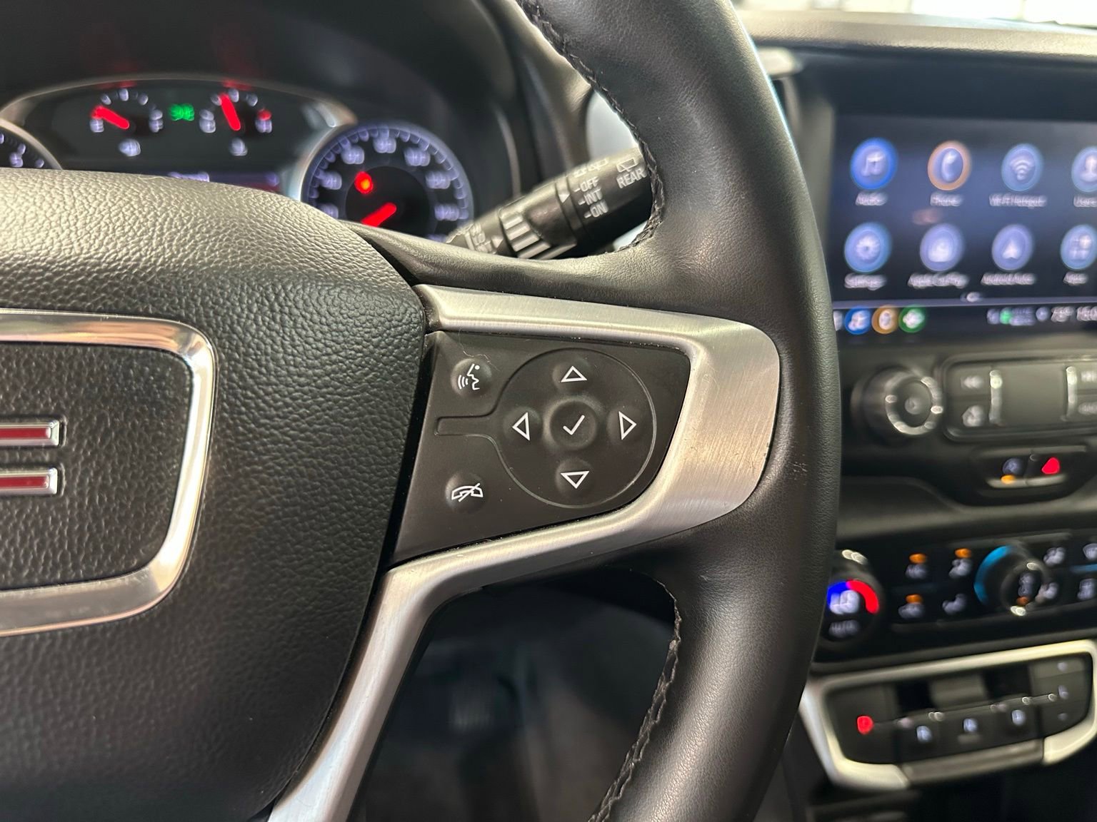 Used 2023 GMC Terrain SLT AWD/4WD image 19