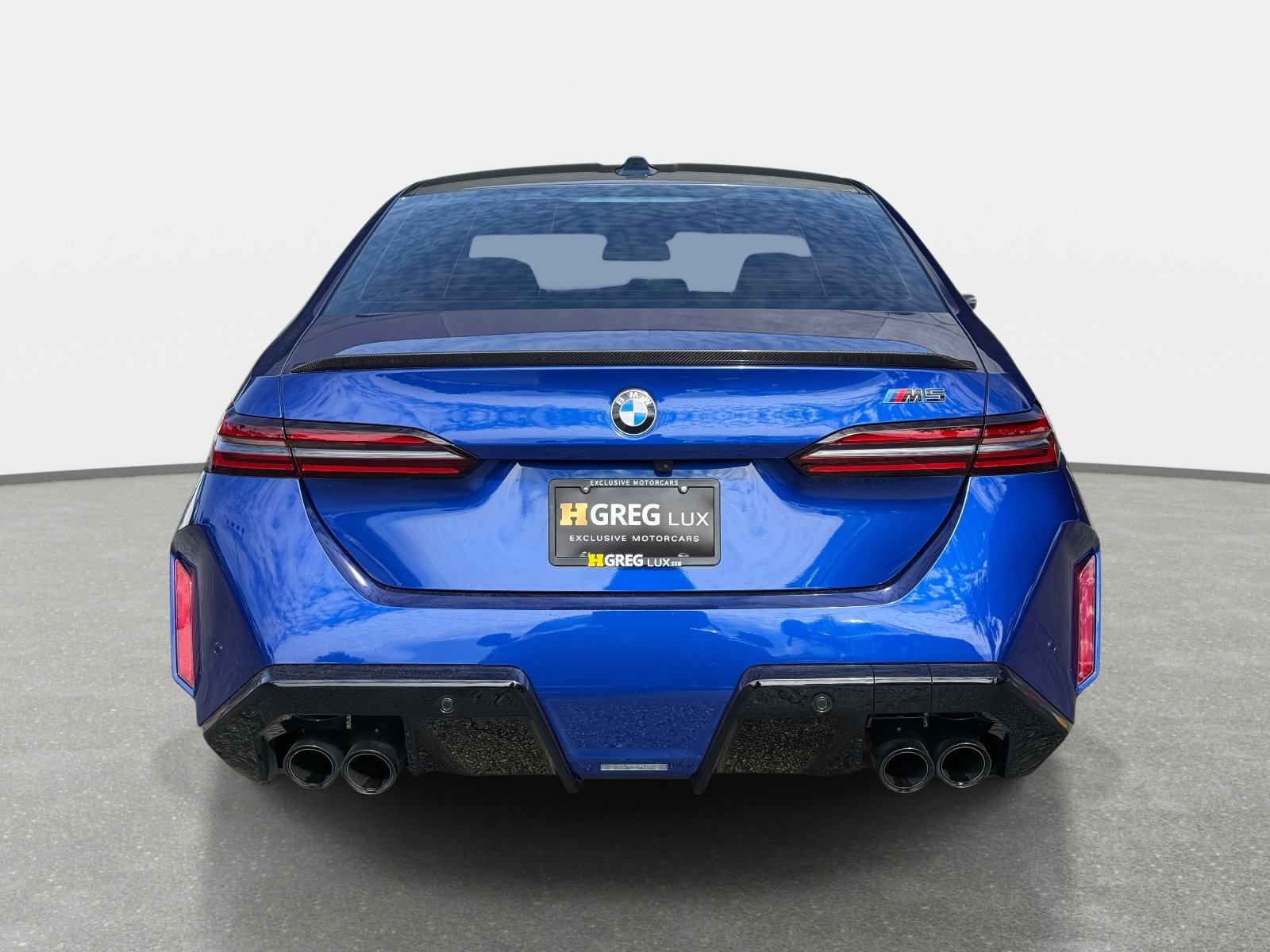 Used 2025 BMW M5 w/ Carbon Package image 4