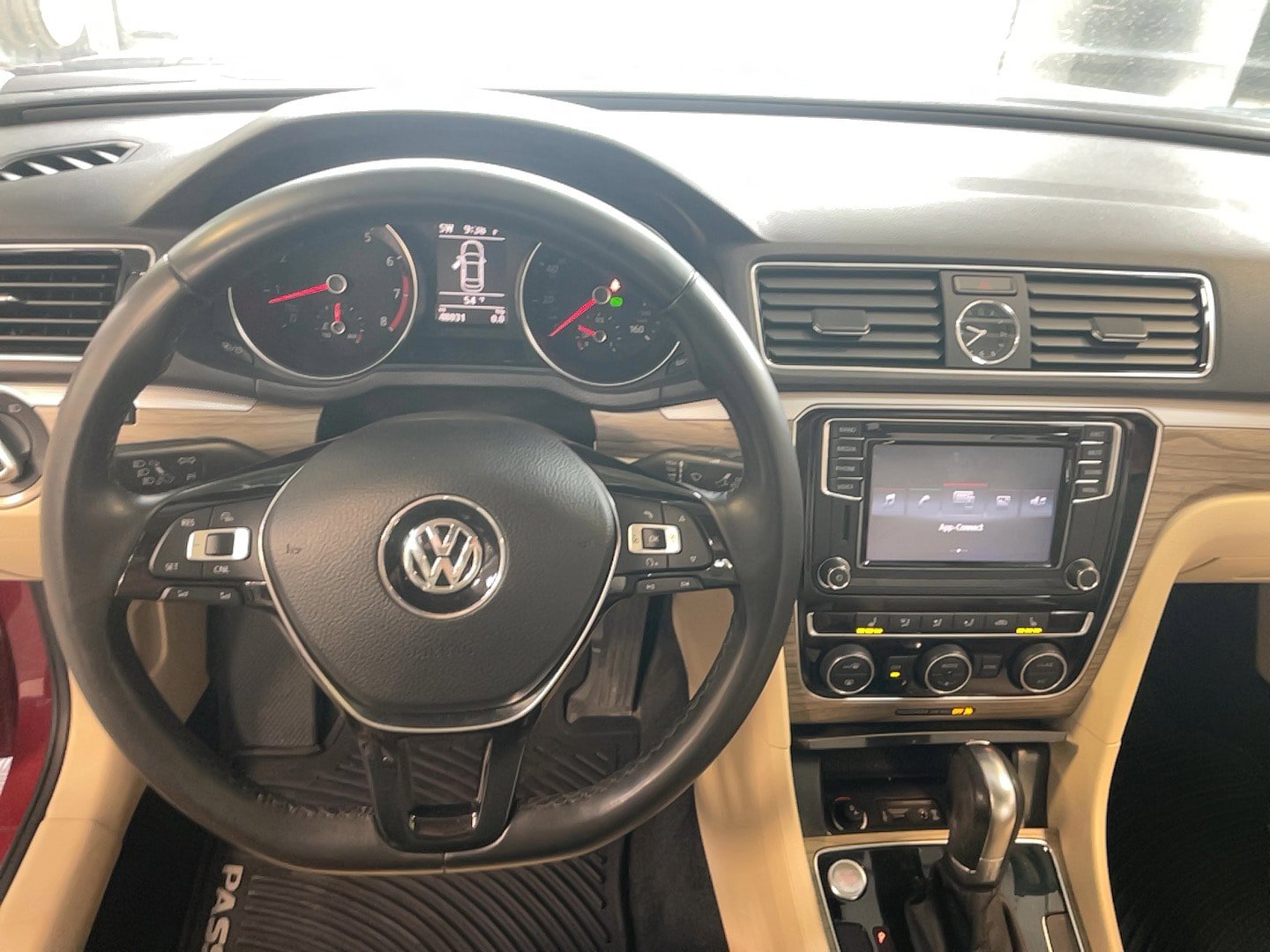 Used 2017 Volkswagen Passat 1.8T SE FWD image 11