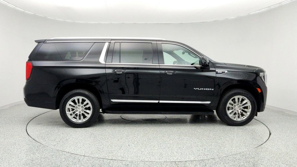 Used 2022 GMC Yukon XL SLT w/ SLT Premium Package image 4