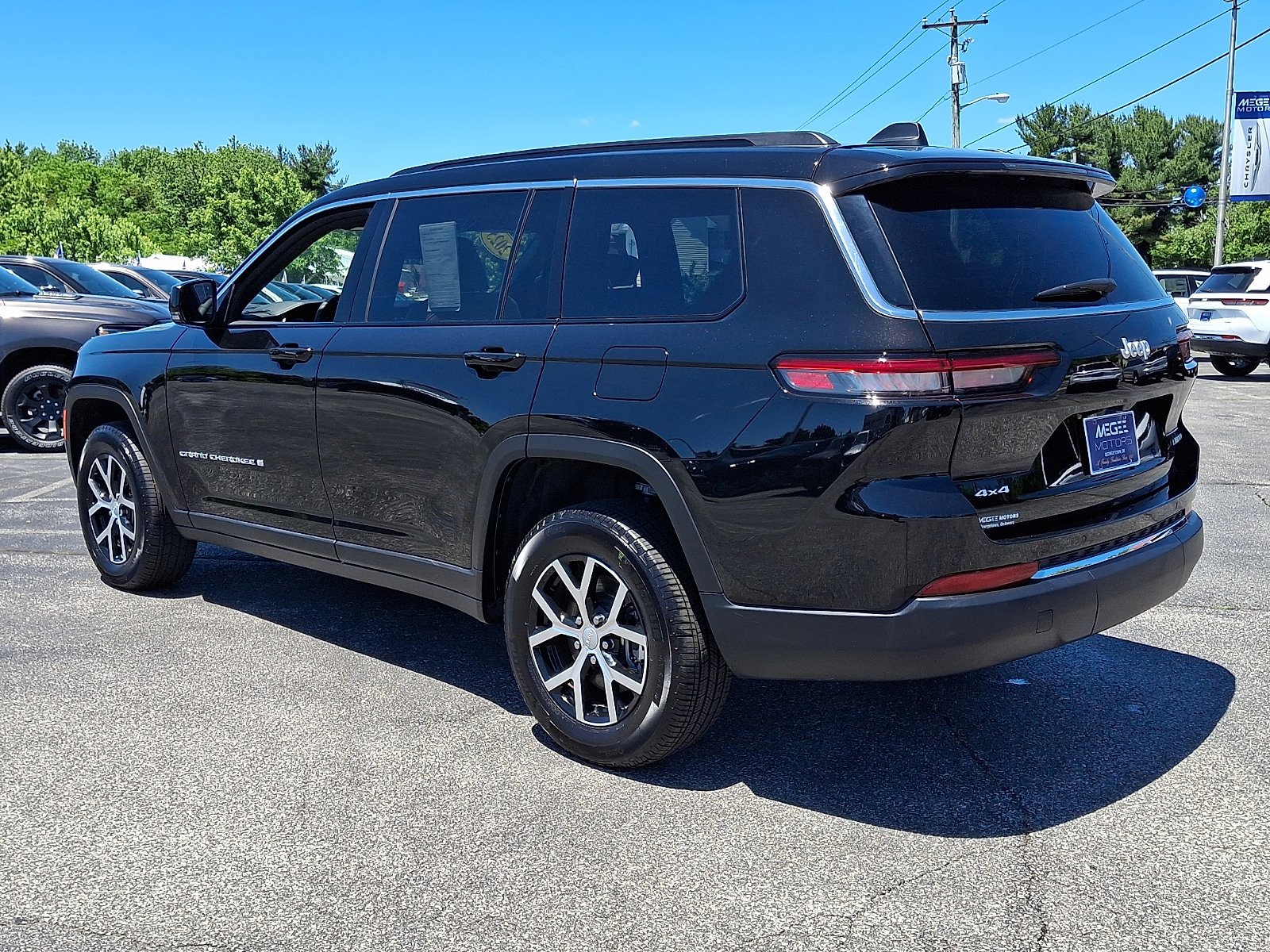 Used 2025 Jeep Grand Cherokee L Limited AWD/4WD image 4