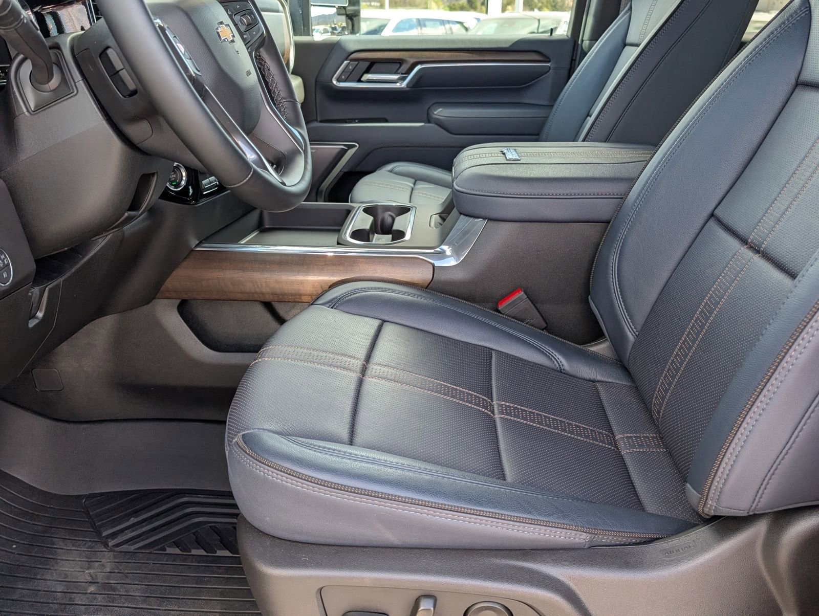 Used 2025 Chevrolet Silverado 2500 High Country w/ High Country Premium Package image 13