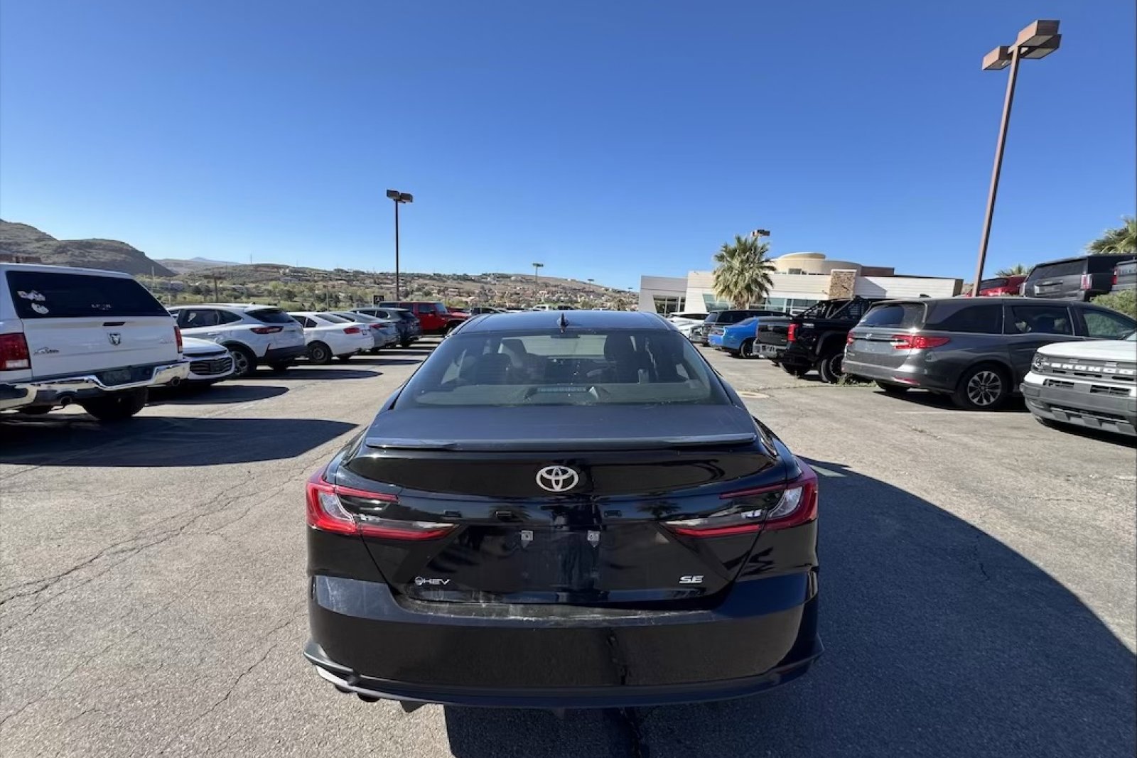 Used 2025 Toyota Camry SE image 4