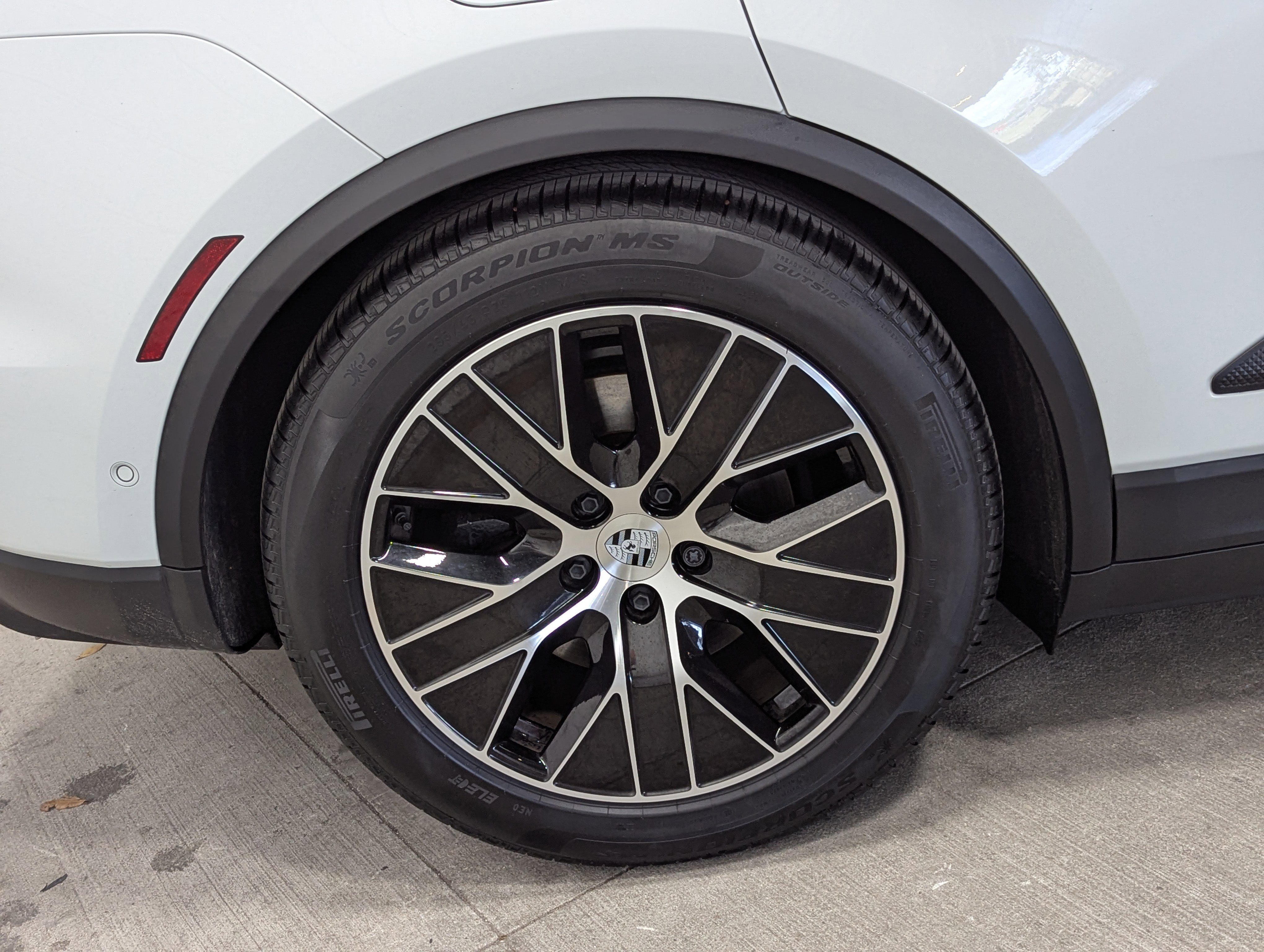 Certified 2025 Porsche Macan 4 Electric image 12