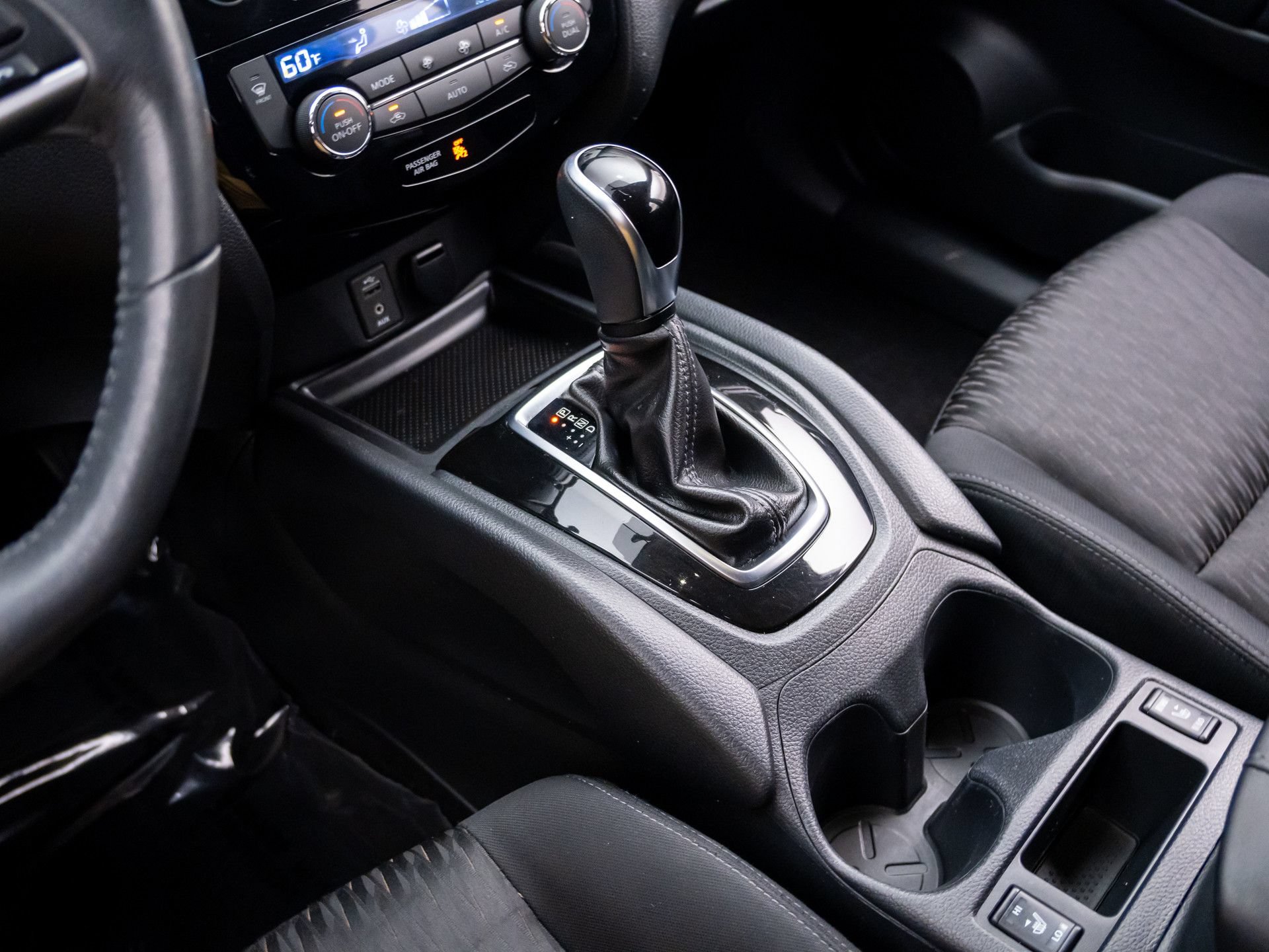 Used 2017 Nissan Rogue SV AWD/4WD image 13