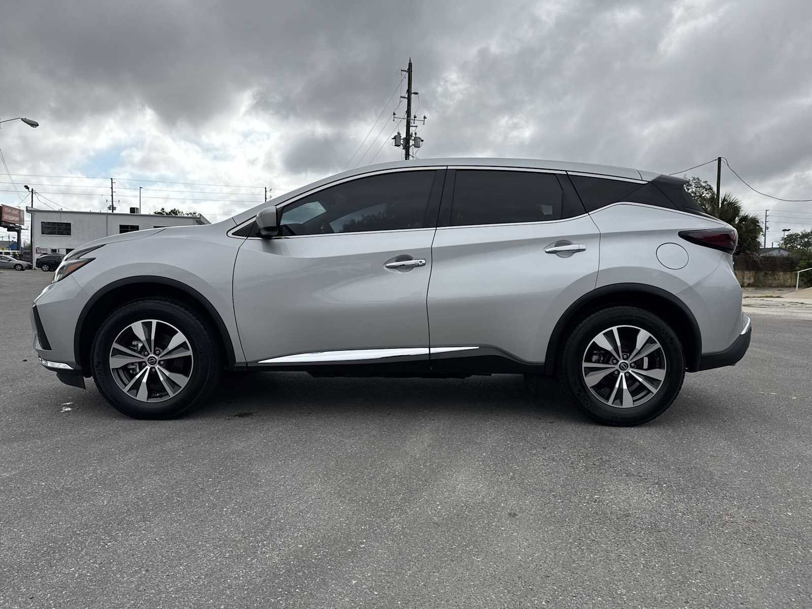 Used 2023 Nissan Murano S image 3