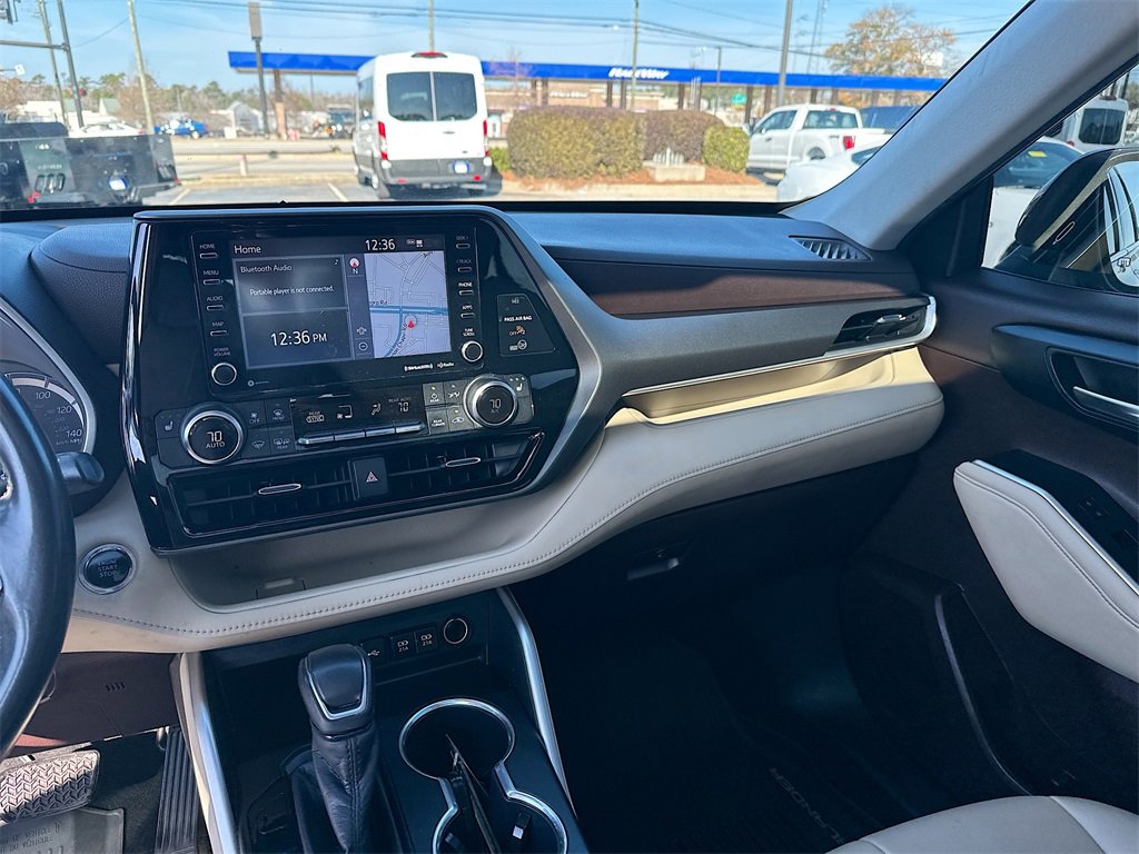 Used 2020 Toyota Highlander XLE image 20