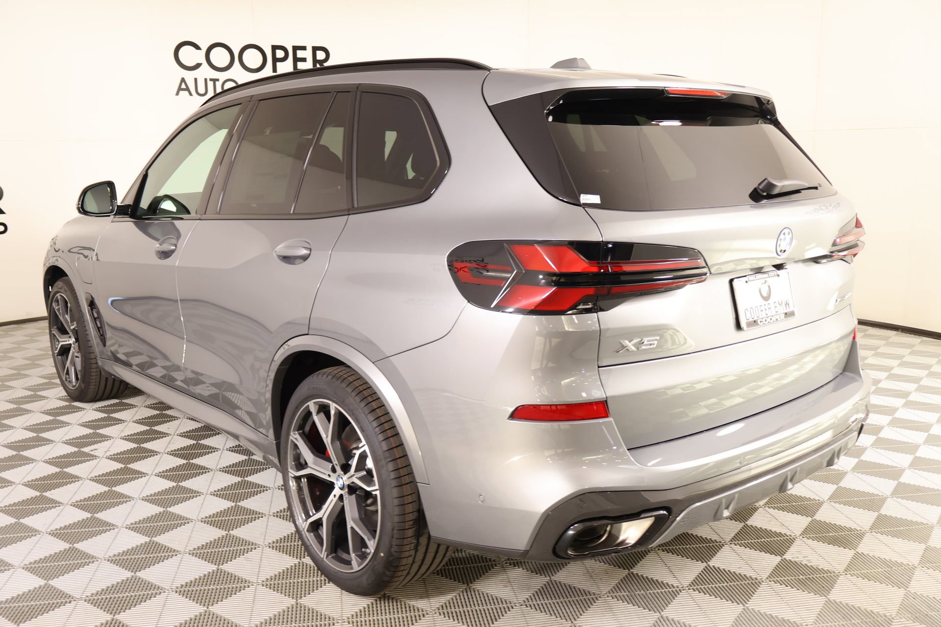 New 2026 BMW X5 xDrive50e w/ M Sport Package AWD/4WD image 24