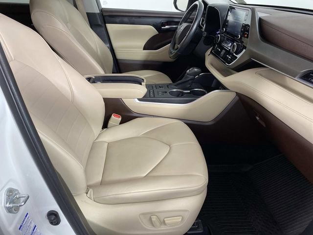 Used 2021 Toyota Highlander XLE image 11