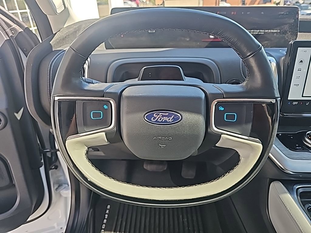 Used 2025 Ford Expedition Platinum w/ Driver's Package image 16