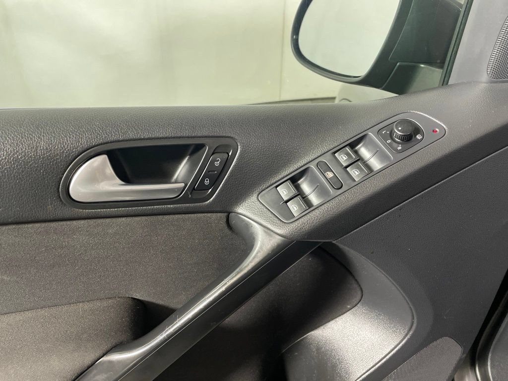 Used 2015 Volkswagen Tiguan S AWD/4WD image 9