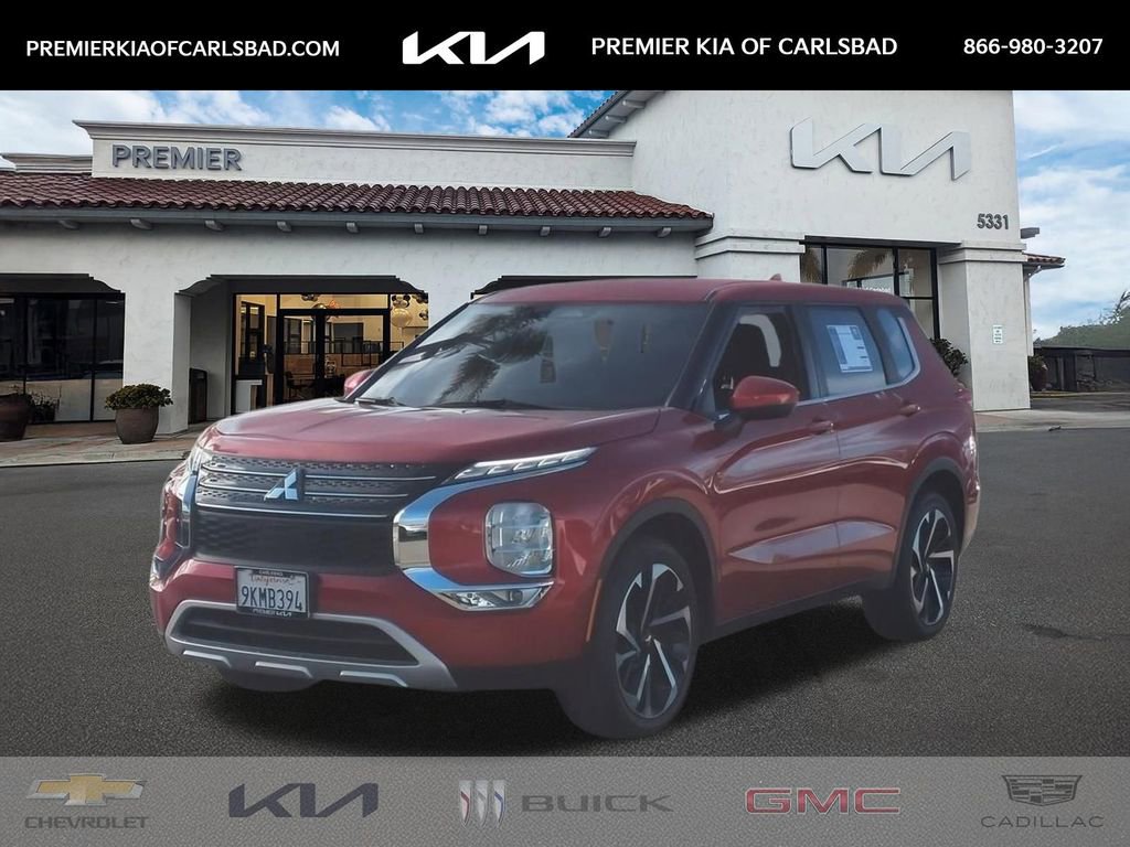 Used 2023 Mitsubishi Outlander SE image 1