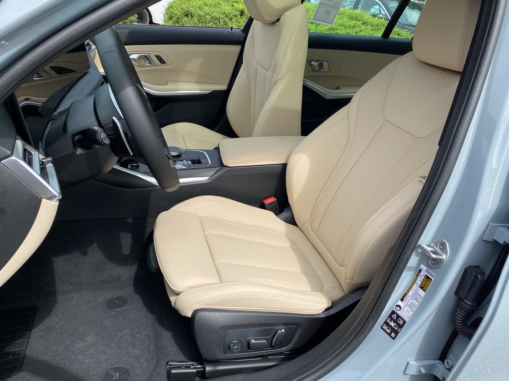 New 2026 BMW 330i xDrive Sedan w/ M Sport Package AWD/4WD image 13