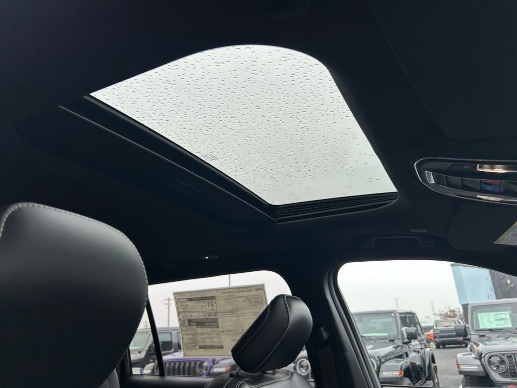 New 2025 Jeep Grand Cherokee L Altitude image 27