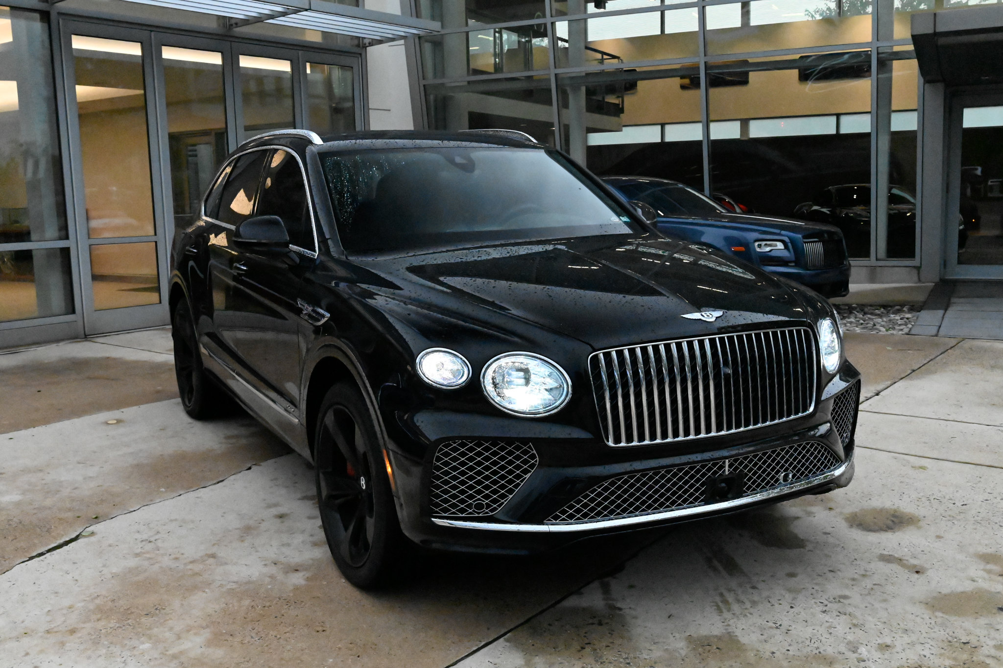 Used 2025 Bentley Bentayga AWD/4WD image 3
