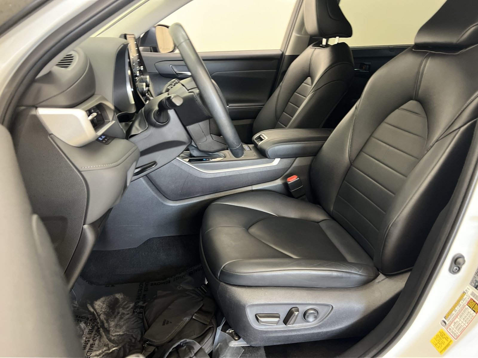 Used 2022 Toyota Highlander XLE AWD/4WD image 12