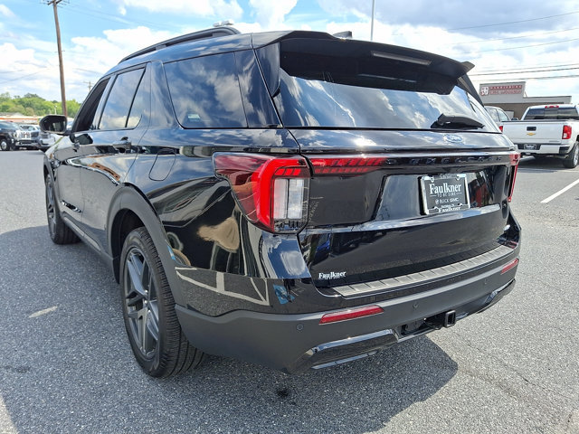 Used 2025 Ford Explorer ST-Line w/ Premium Package AWD/4WD image 5