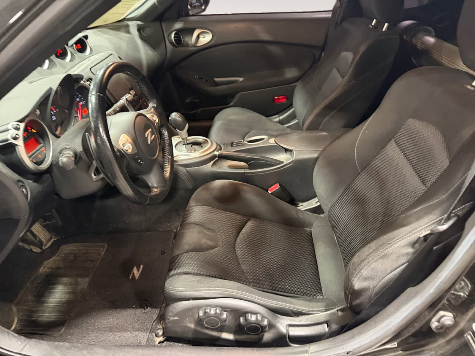 Used 2016 Nissan 370Z Coupe RWD image 10