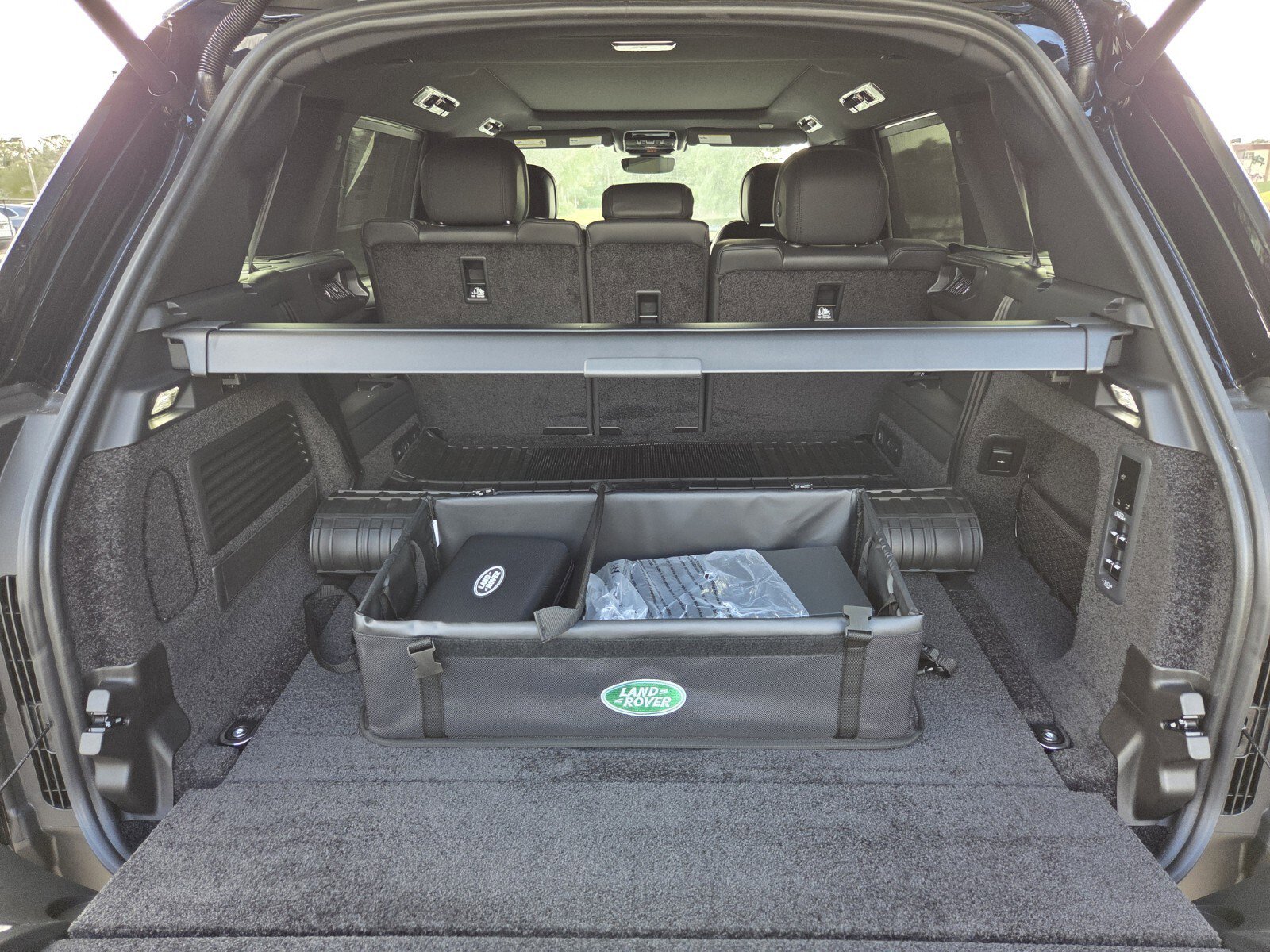 New 2025 Land Rover Range Rover Long Wheelbase SE image 10