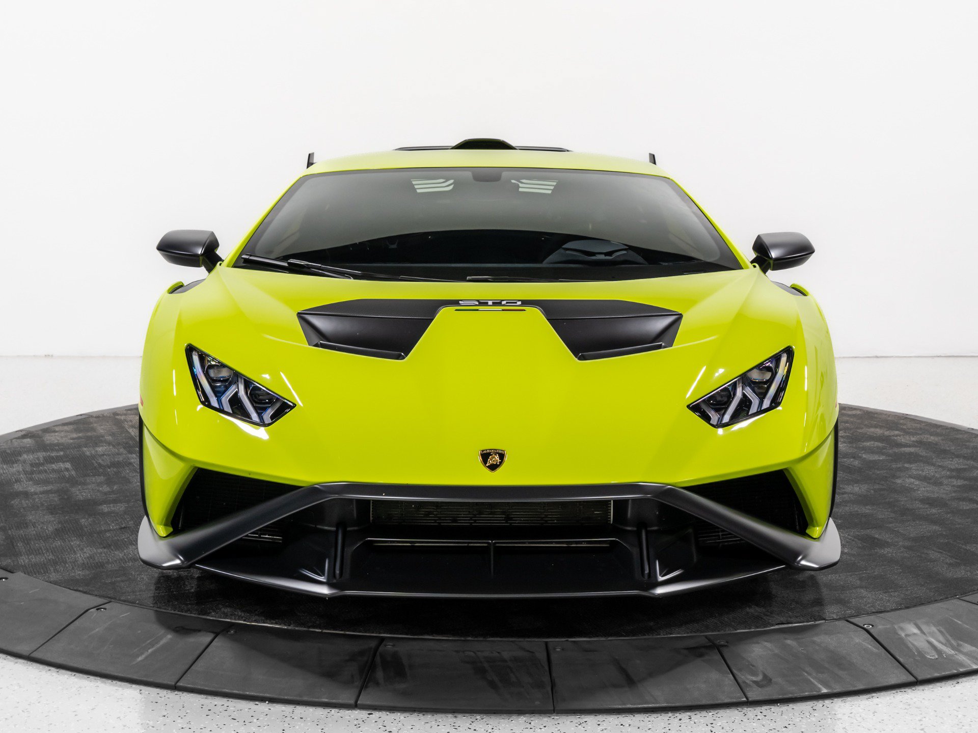 Used 2023 Lamborghini Huracan STO RWD image 12