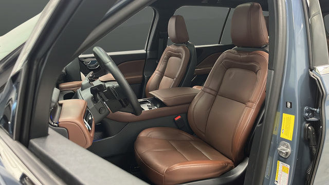 Used 2025 Lincoln Aviator Reserve AWD/4WD image 9