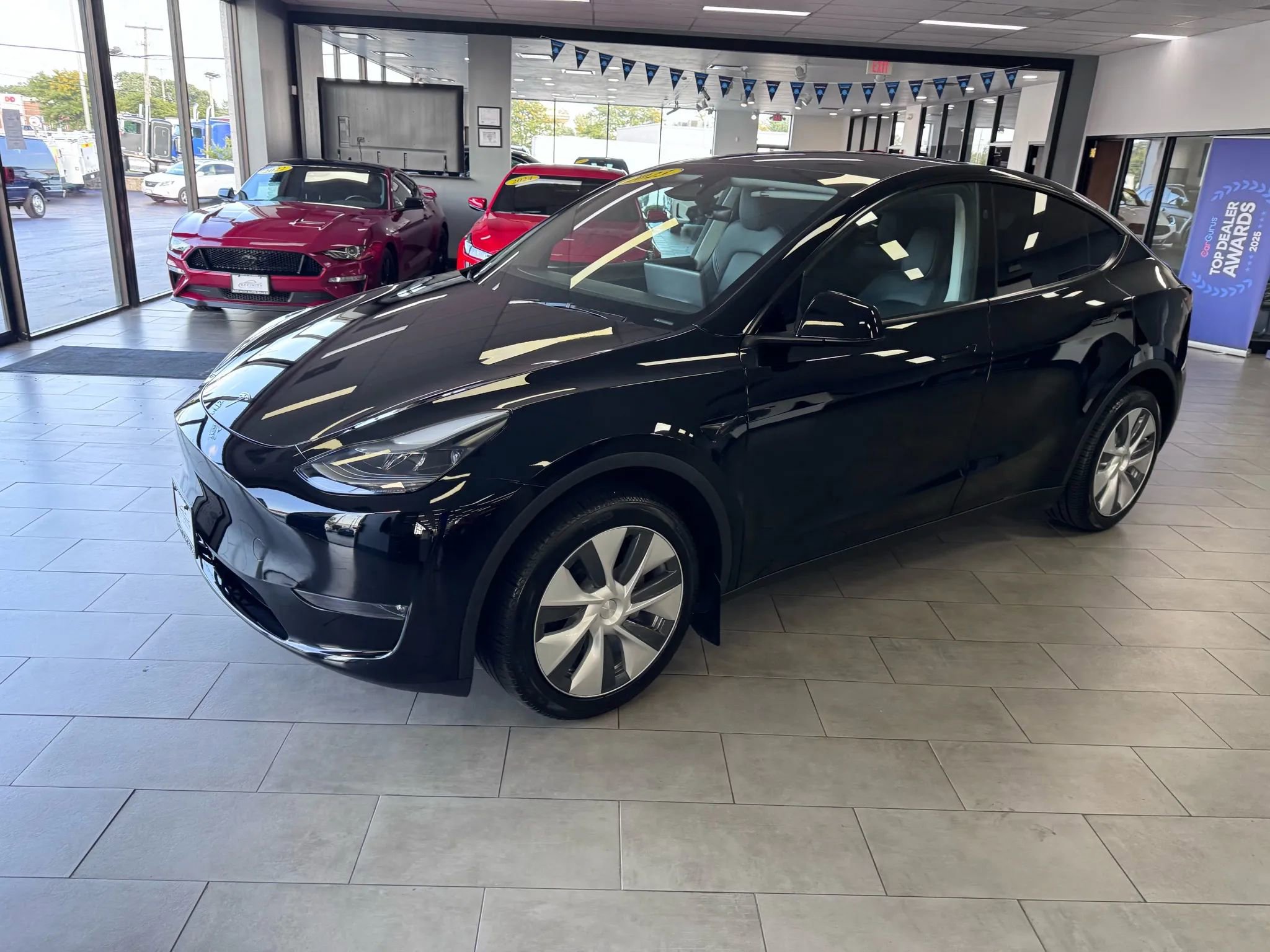 Used 2023 Tesla Model Y Long Range image 2