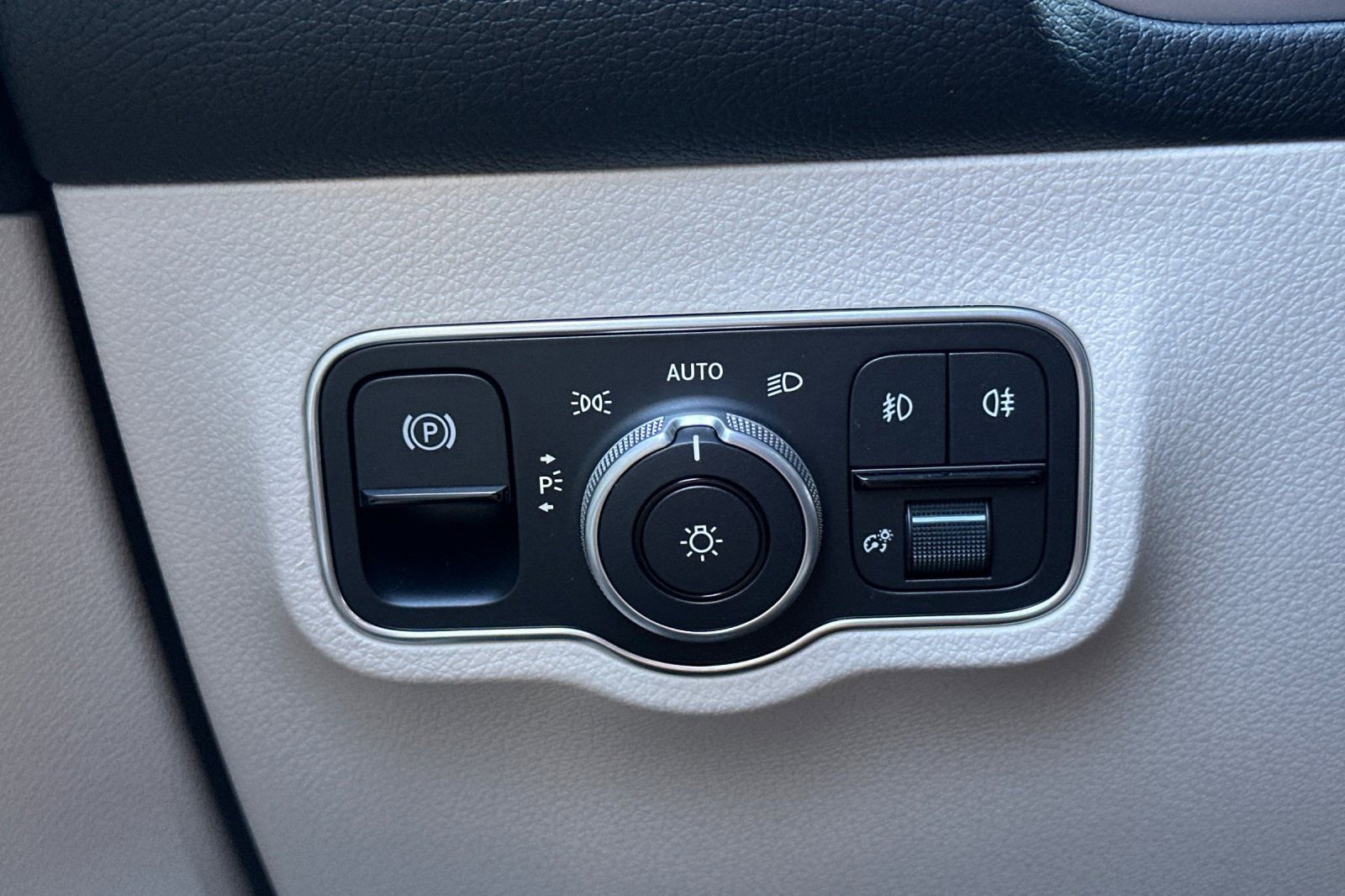 New 2025 Mercedes-Benz GLB 250 image 25