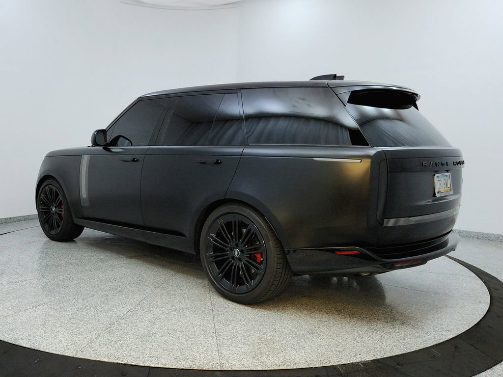 Used 2024 Land Rover Range Rover SV image 3