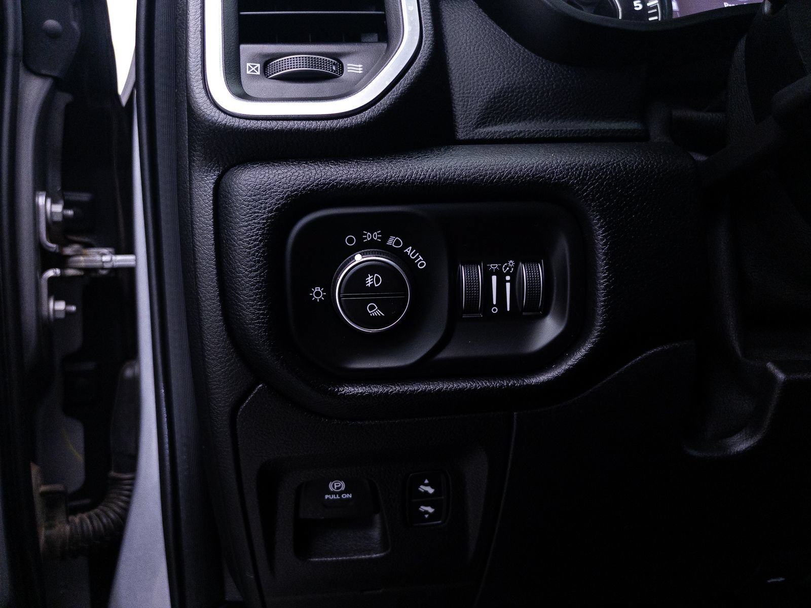 Used 2021 RAM 1500 Laramie w/ Off Road Group AWD/4WD image 27