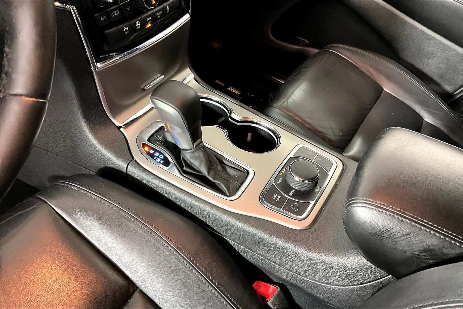 Used 2019 Jeep Grand Cherokee Limited AWD/4WD image 16