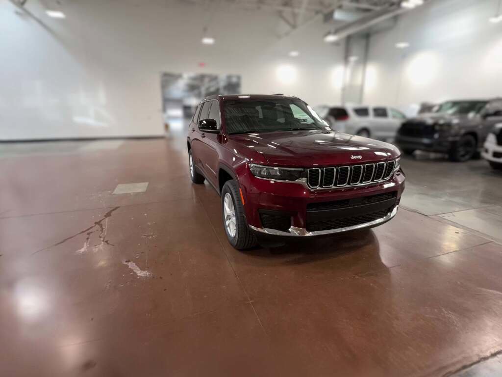 New 2025 Jeep Grand Cherokee L Laredo image 17