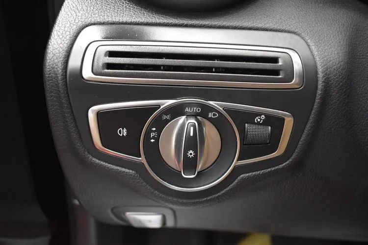Used 2019 Mercedes-Benz C 300 4MATIC Sedan image 23