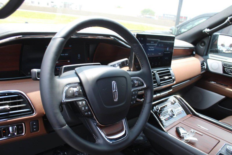 New 2023 Lincoln Navigator Reserve image 15