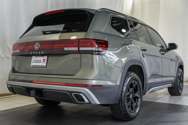 Used 2025 Volkswagen Atlas Peak Edition SE image 4