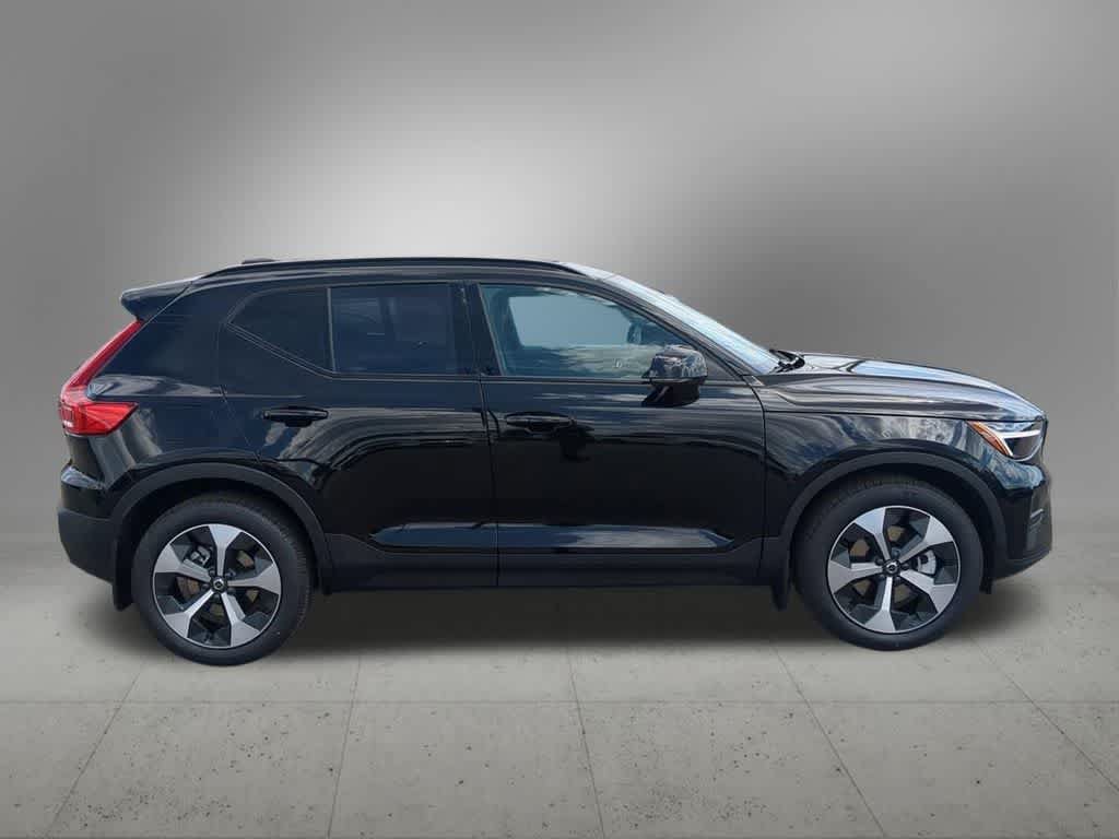 New 2026 Volvo XC40 B5 Core w/ Protection Package Premier AWD/4WD image 7