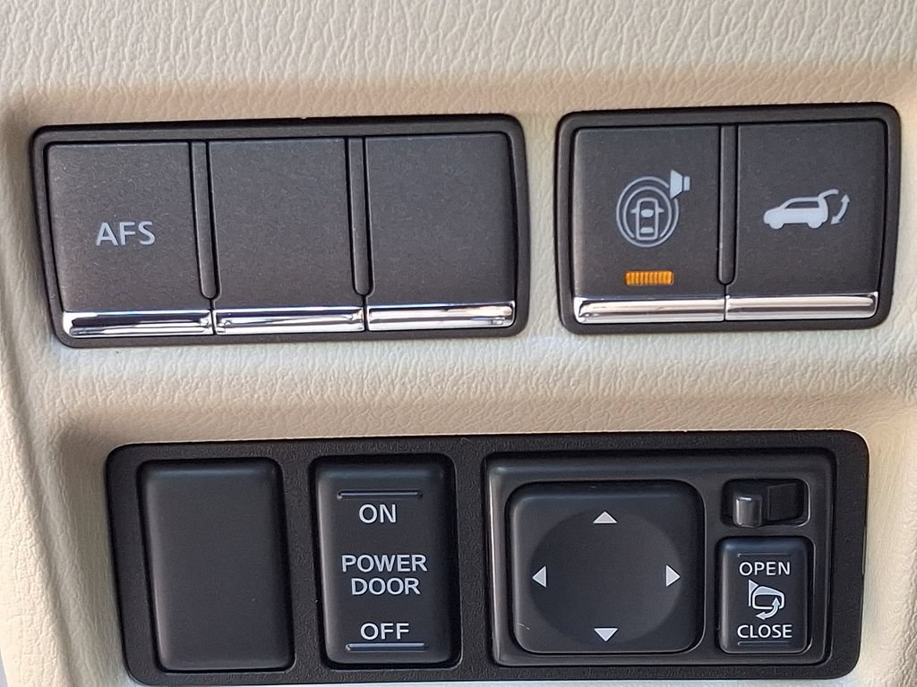 Used 2011 INFINITI QX56 4WD w/ Deluxe Touring Pkg image 27
