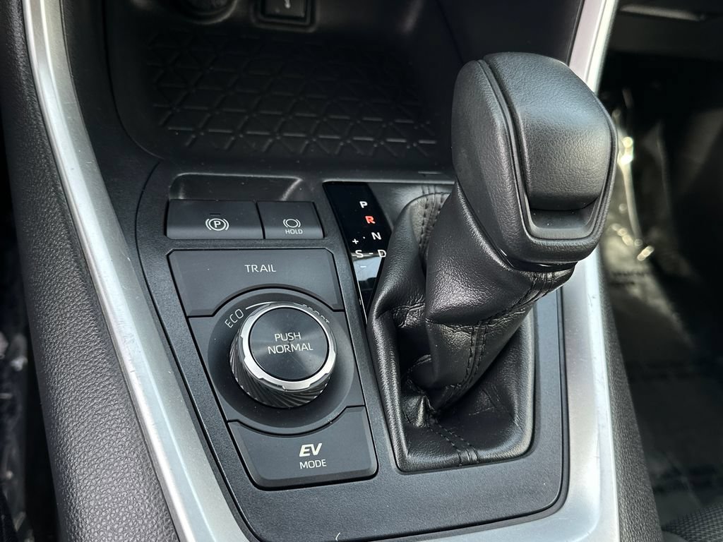 Used 2020 Toyota RAV4 LE AWD/4WD image 28