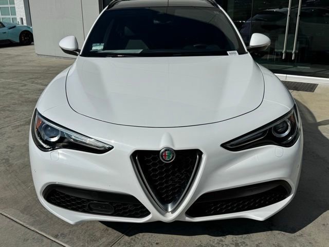 Used 2023 Alfa Romeo Stelvio Ti image 3