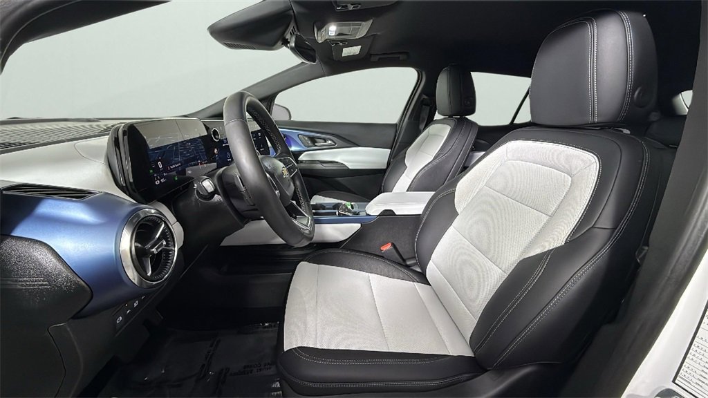 Used 2025 Chevrolet Equinox EV LT image 17