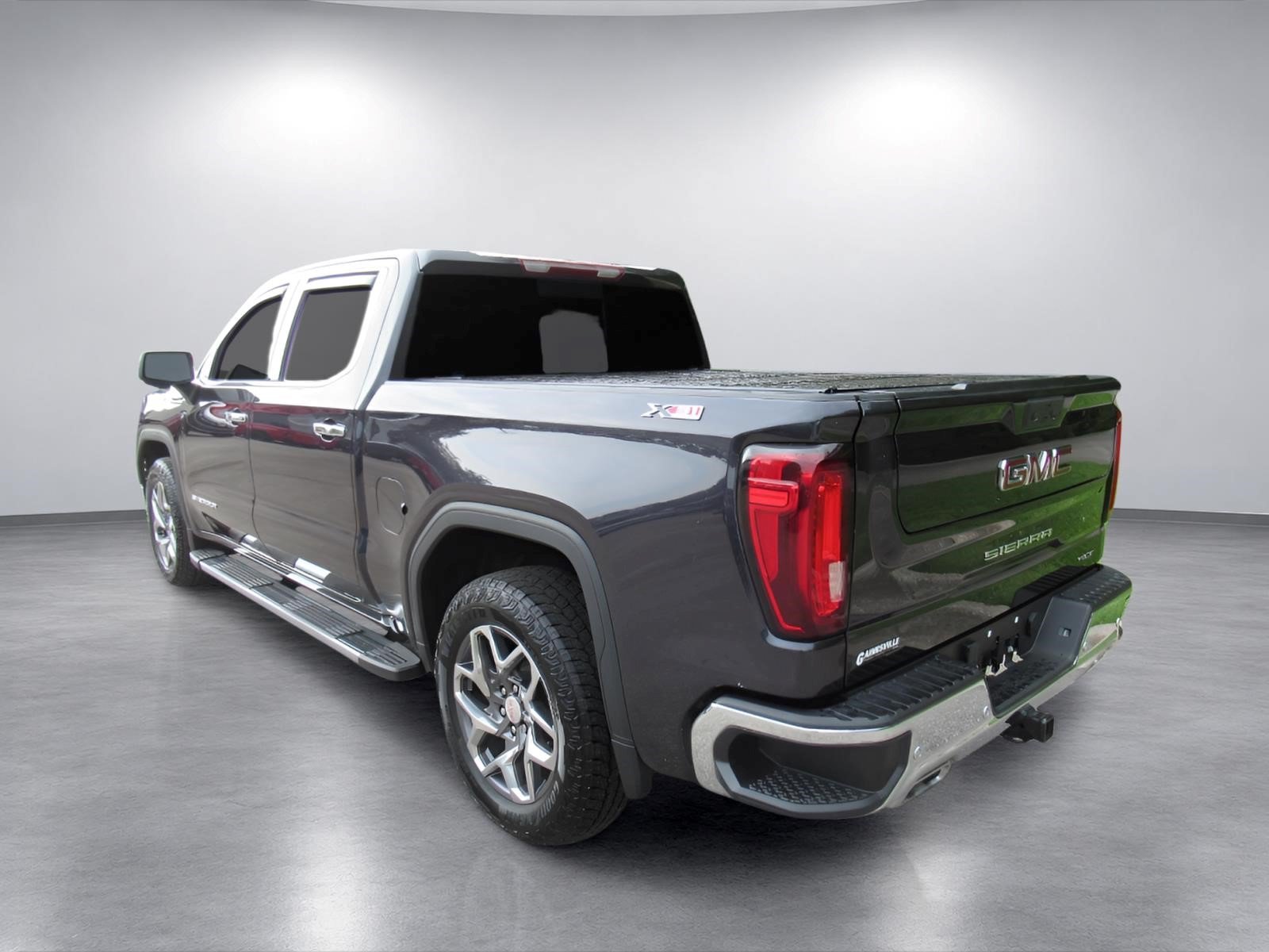 Used 2022 GMC Sierra 1500 SLT w/ SLT Premium Plus Package AWD/4WD image 5