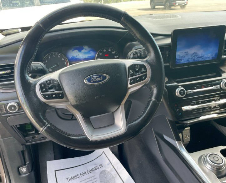 Used 2021 Ford Explorer Limited w/ Equipment Group 301A RWD image 2