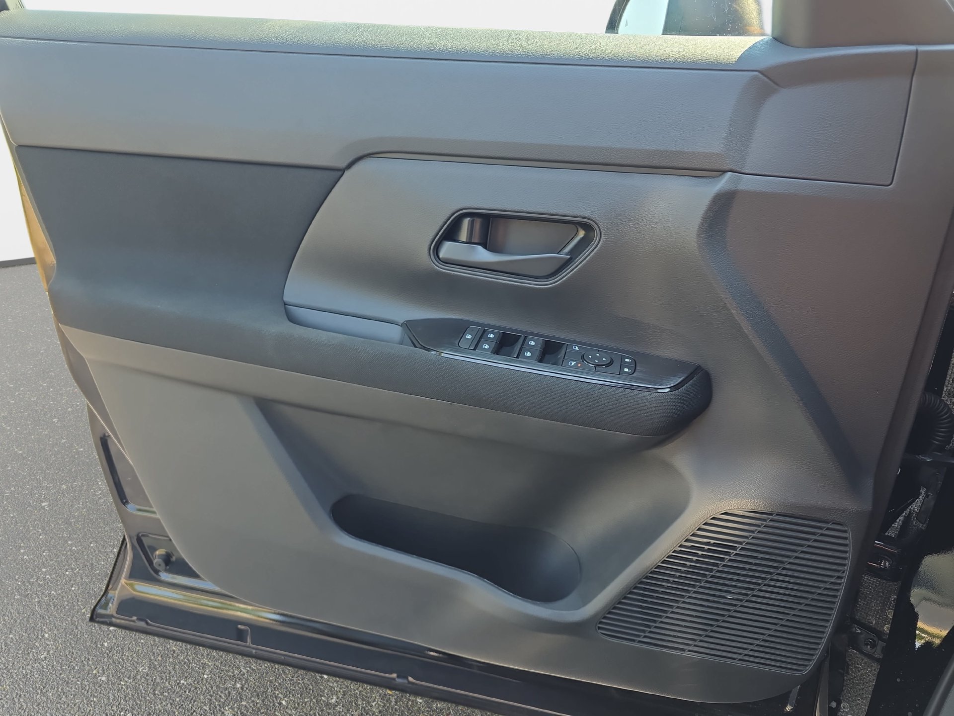 New 2027 Nissan Kicks S FWD image 25