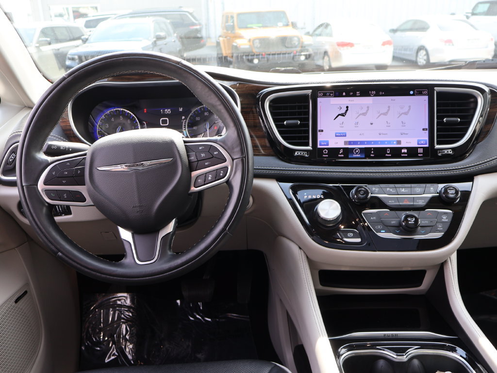 Used 2022 Chrysler Pacifica Limited FWD image 19