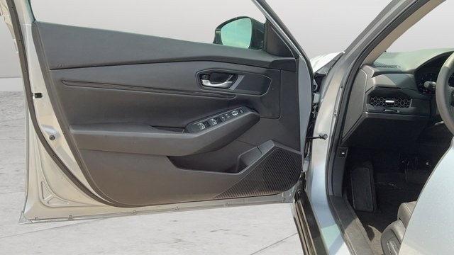 Used 2025 Honda Accord SE image 18