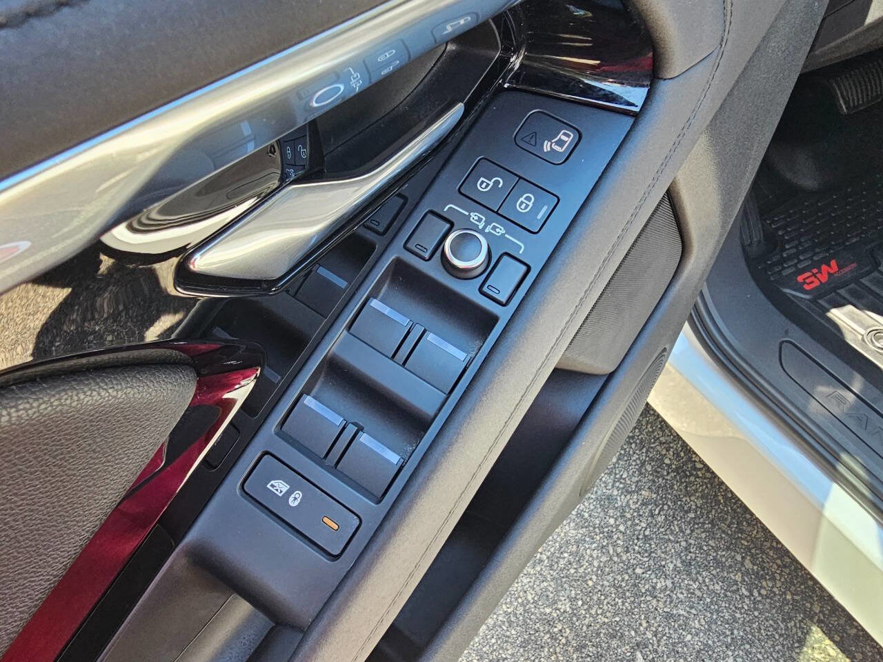 Used 2020 Land Rover Range Rover Evoque SE image 12