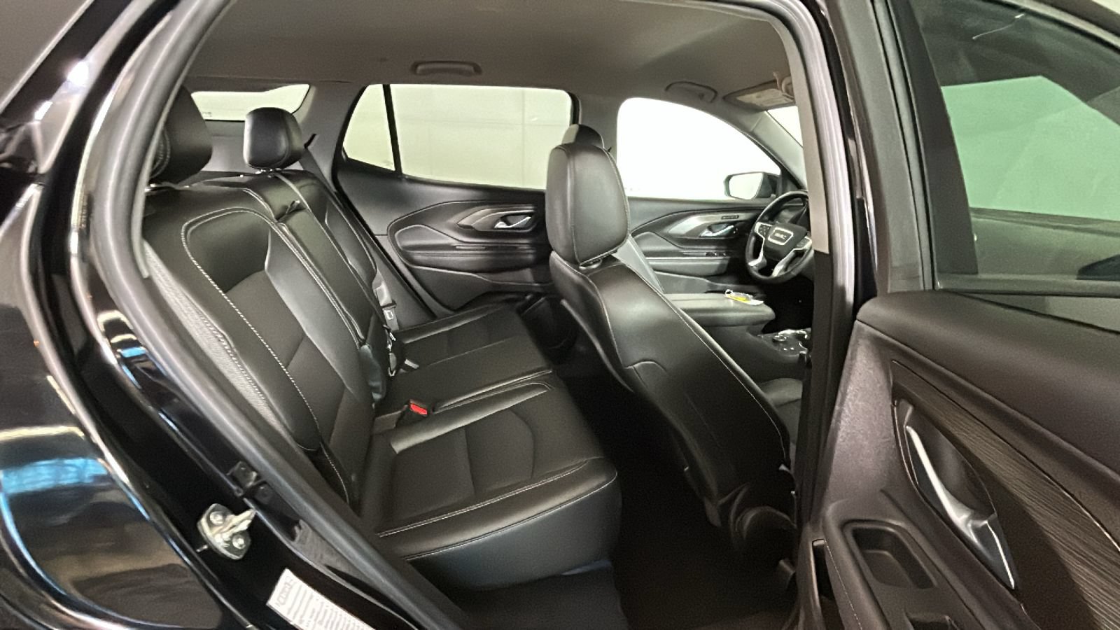 Used 2024 GMC Terrain SLT AWD/4WD image 33
