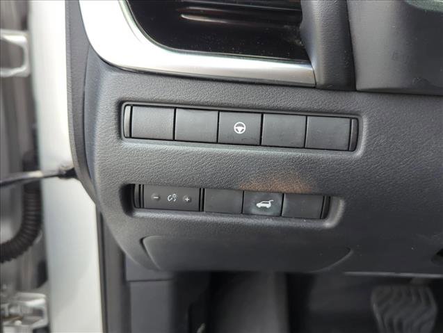 Used 2023 Nissan Rogue SL w/ SL Premium Package image 15